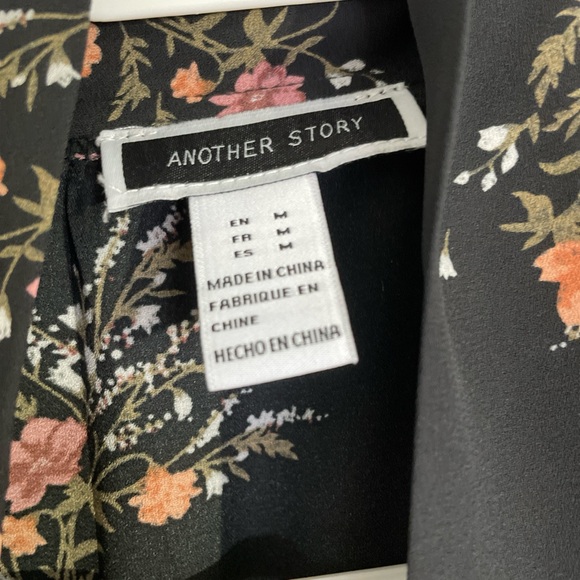 Another Story Medium Black Floral Sleeveless Dress 🌸✨ - Picture 5 of 10